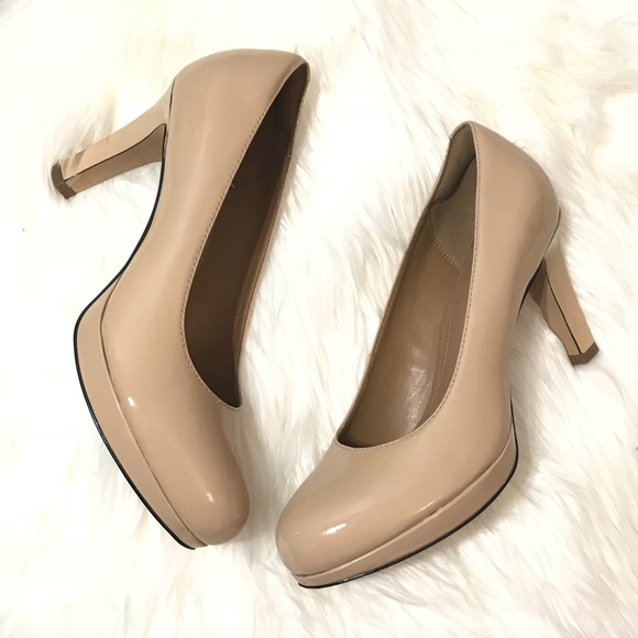 clarks nude pumps